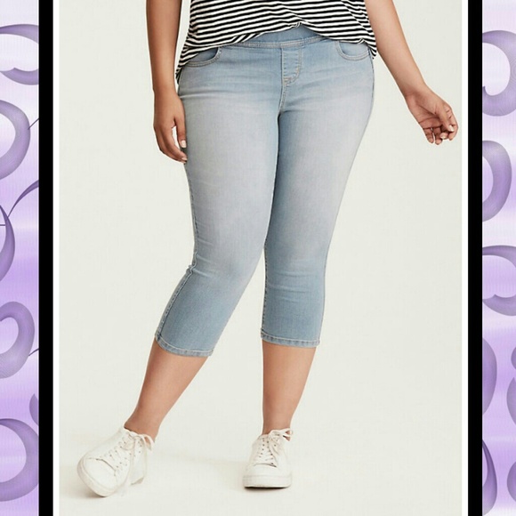 torrid Denim - NWT TORRID Cropped PLUS SIZE Light Wash Lean Jean